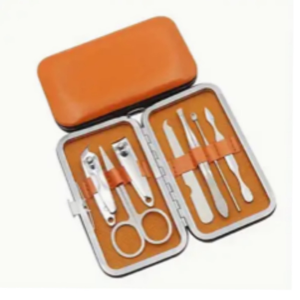 NWT 7pc Manicure Set in Case